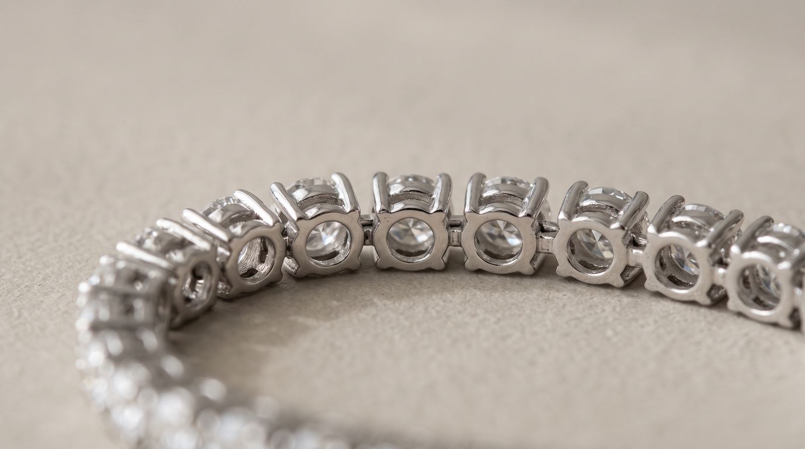 What Makes Iced-Out Jewelry Look Real (and What Gives Fakes Away)