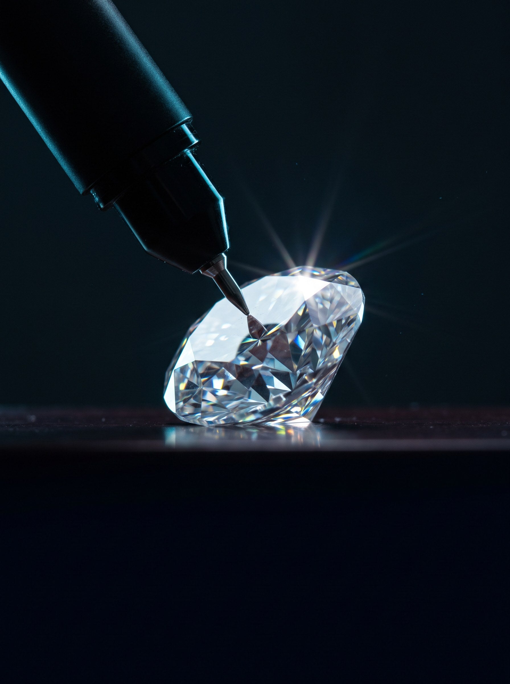 A diamond tester reading a VVS moissanite stone